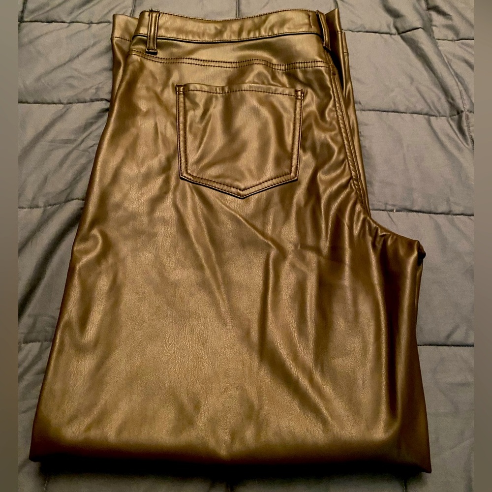 Time and Tru Women High Rise
Faux Leather Wide Leg Trousers 16 Regular